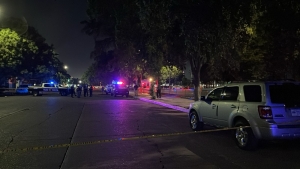 Tiran a un hombre asesinado frente al Palacio de Gobierno! del Estado de Sinaloa