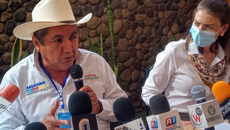 El candidato Faustino Hernández se compromete ante empresarios a devolver los Ceprofies