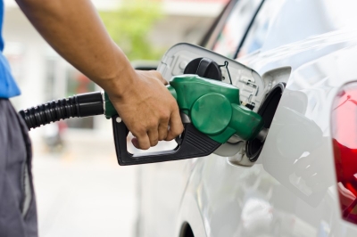 Hacienda da marcha atr&aacute;s a impuesto de gasolina