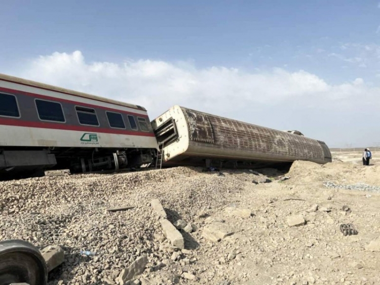 Descarrilamiento de tren en Irán deja 17 muertos y 86 heridos