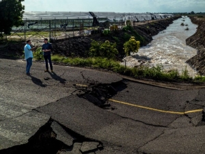 Deja huracán Norma destrozos de puentes y carreteras de Sinaloa