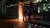 Un hombre inicia un incendio en la puerta del Palacio de Buckingham y es arrestado