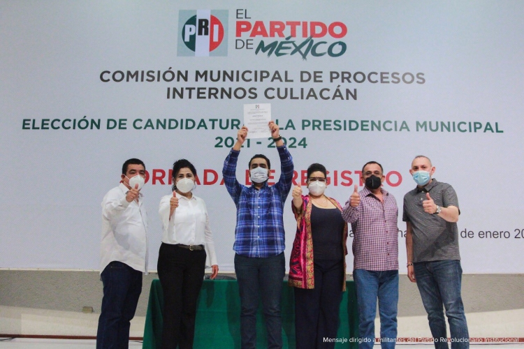 Faustino Hern&aacute;ndez recibe constancia de candidato al municipio de Culiac&aacute;n