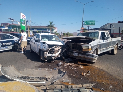 Fuerte choque sobre boulevard universitarios