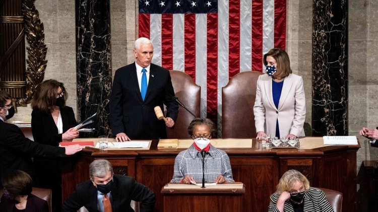 Vicepresidente Mike Pence y Nanci Pelosi
