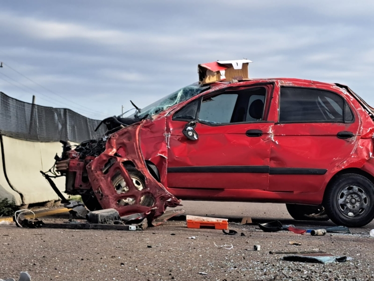 Conductor de autom&oacute;vil resulta ileso tras volcarse en la carretera Culiac&aacute;n-Eldorado
