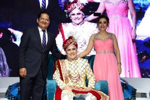 Coronan a Walter Gaxiola como Rey de la Alegr&iacute;a en Carnaval de Guam&uacute;chil