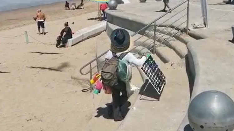 Vendedores de playa ya no aguantan a vendedores ilegales