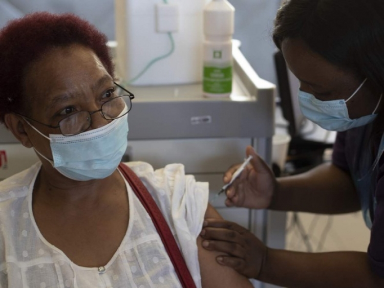 Sudáfrica se deshace de un millón de vacunas AstraZeneca