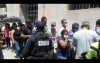 Zafarrancho entre personas que hac&iacute;an fila para apoyos del Gobierno N
