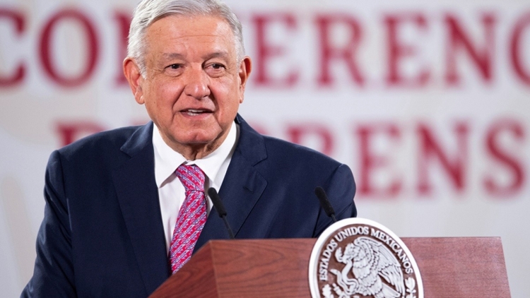 AMLO afirma que en M&eacute;xico la econom&iacute;a ya toc&oacute; fondo