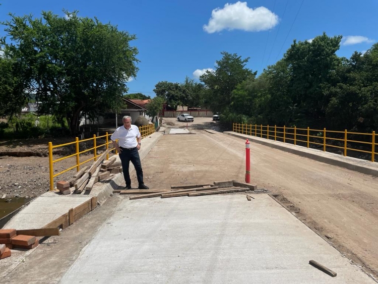 Supervisa Rocha puente de La Apoma, Badiraguato