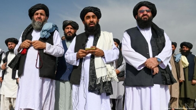 Talibanes celebran en el aeropuerto de Kabul la retirada del Ej&eacute;rcito de los EEUU
