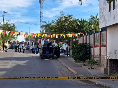 Cuatro polic&iacute;as estatales y tres personas m&aacute;s, un menor entre &eacute;stas, resultan heridos tras persecuci&oacute;n y accidente en la Colonia Gustavo D&iacute;az Ordaz