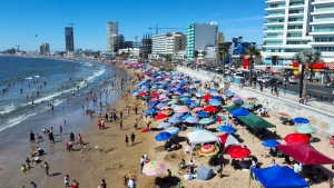 Aforo de bañistas en playas de Mazatlán superó las 140 mil personas este sábado: Coordinación de Protección Civil