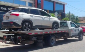 Elementos castrenses hallan camioneta abandonada en el kil&oacute;metro 37 frente del poblado Burag&uuml;e, ten&iacute;a reporte de robo