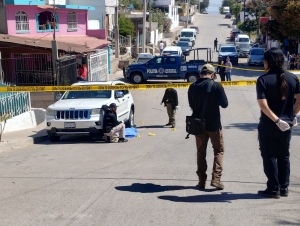 Lo interceptan antes de subirse a su camioneta y lo matan a balazos, en la Rafael Buelna, Culiac&aacute;n