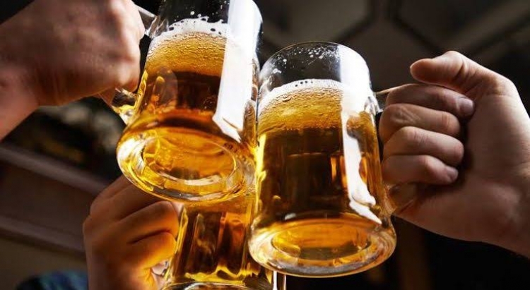 Refrescos, cervezas y cigarros podr&iacute;an sufrir un aumento de un peso a causa del INSABI