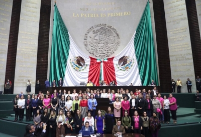 Mujeres militan m&aacute;s, pero figuran menos; PRD y PES, donde tienen mayor presencia