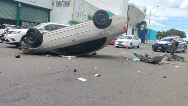 &iquest;Y las autoridades? Nunca en la historia se vieron tantos baches en ciudades y carreteras: Beltr&aacute;n Verduzco