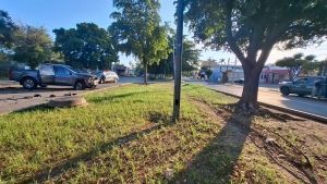 Choque deja da&ntilde;os materiales en la colonia Las Quintas en Culiac&aacute;n