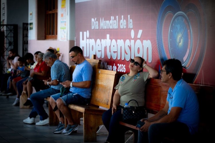 &iquest;Dolor de cabeza o mareos al despertar? Advierte especialista del CIDOCS sobre los riesgos del "pico matutino" en la hipertensi&oacute;n arterial