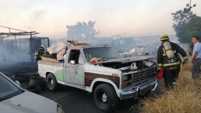Una joven desaparece tras incendio en llantera de la Progreso