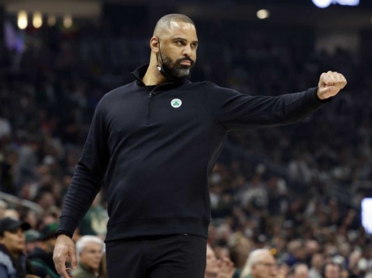 Celtics suspende a su entrenador por violaci&oacute;n a pol&iacute;ticas internas del equipo
