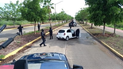 Confisca Grupo Élite un vehículo, arma y cargadores abastecidos, al sur de Culiacán