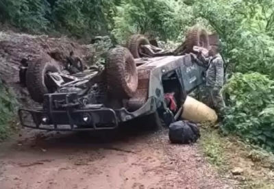 Militares del Ej&eacute;rcito Mexicano s&oacute;lo resultaron golpeados de una volcadura ocurrida este lunes en la sierra de Badiraguato,