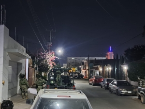 Fuerzas federales catean domicilio de la colonia Tierra Blanca, en Culiacán