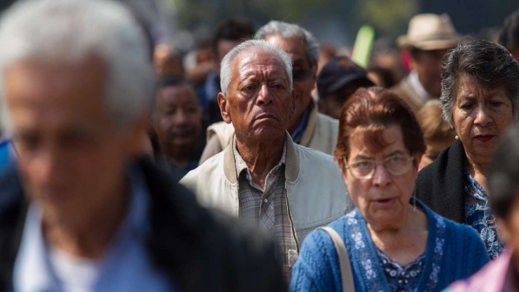 Adultos mayores tendr&aacute;n adelanto de 4 meses de pensi&oacute;n