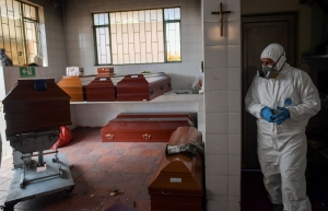 Siete de cada 10 mexicanos afirman que un miembro de su familia se contagi&oacute; de Covid-19: Consulta Mitofsky