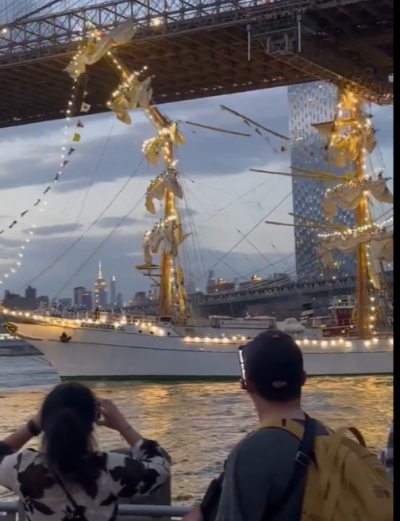 Buque escuela ‘Cuauhtémoc’ choca contra Puente de Brooklyn