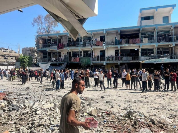 Suman 37 muertos tras bombardeo israelí contra una escuela en Franja de Gaza