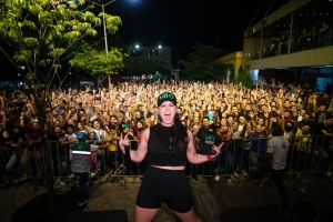 La DJ Mariana Bo &acute;incendio&acute; su tierra